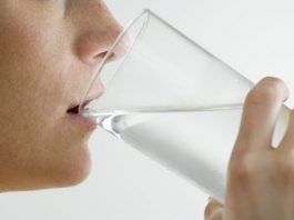 Щелочная вода предотвратит рак, воспаление, боли, диабет и т д.  Вот как её приготовить и употреблять