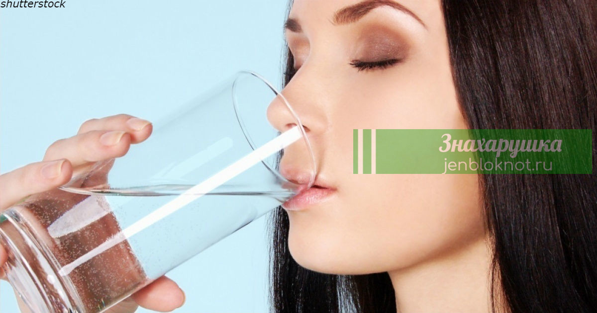 Питье воды натощак может ослабить симптомы 22 болезней. Вот они