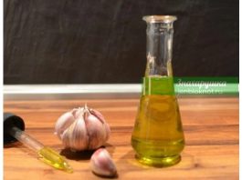 Как приготовить чесночное масло против ушной инфекции и болей в ушах